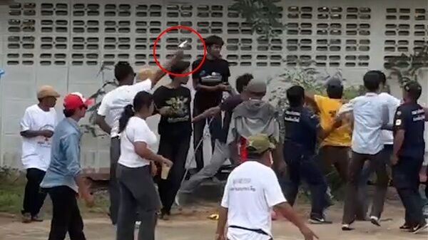 Buriram official fires gun three times to stop teen brawl (video)