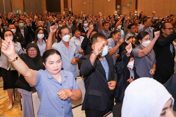 Thai health volunteers oppose retirement age limit in new bill