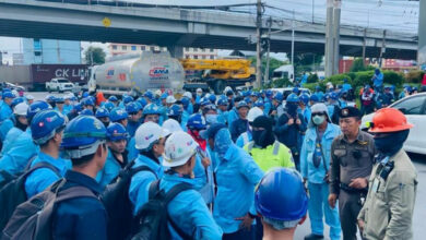 Thai Oil workers protest unpaid wages, ministry demands resolution