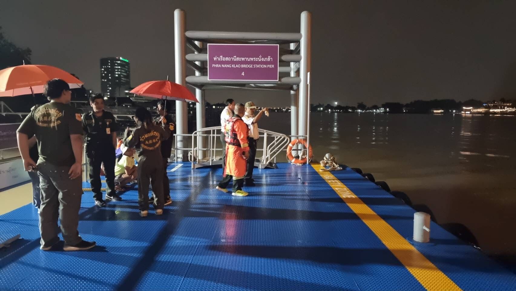 Noodle disaster: Jet ski capsizes leaves trio in Chao Phraya River | News by Thaiger