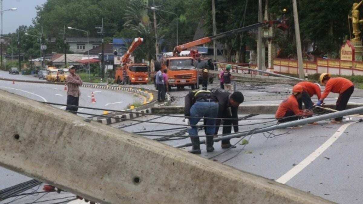 Storm topples high-voltage poles, obstructs road in Chanthaburi