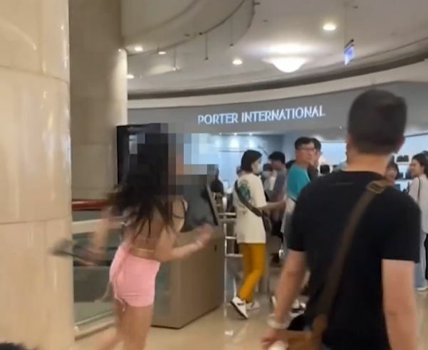 <div>Thai shopper’s tantrum causes chaos at Charles & Keith (video)</div>