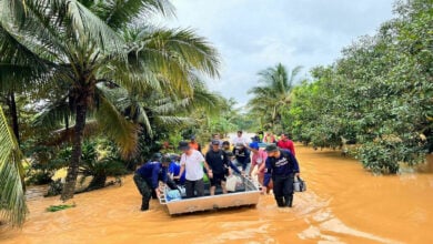 Prime minister fears for Trat amid worsening floods