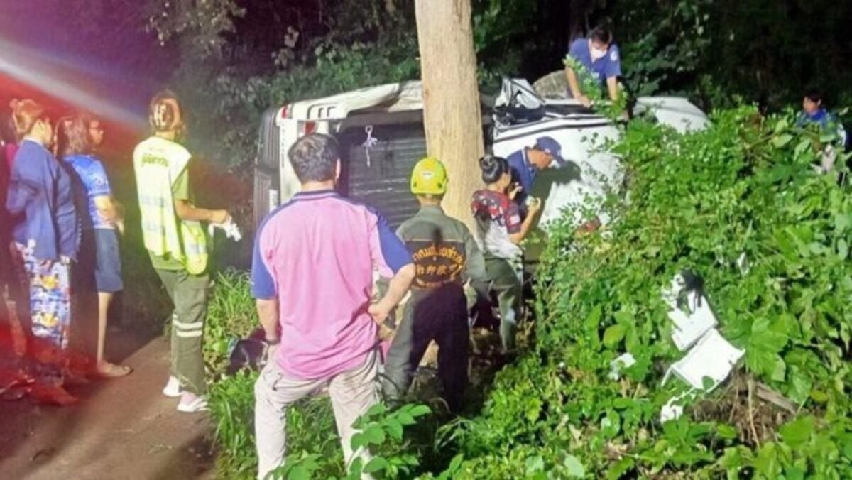 Pickup truck crash in Lampang kills one amid heavy rain