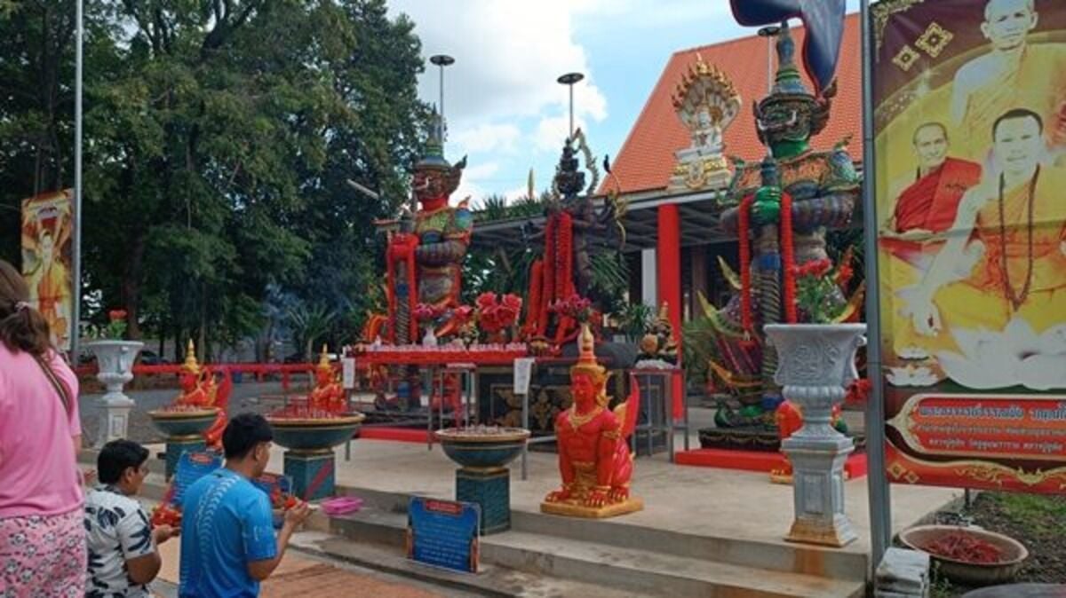 Unique nine-faced statue draws crowds in Nakhon Ratchasima