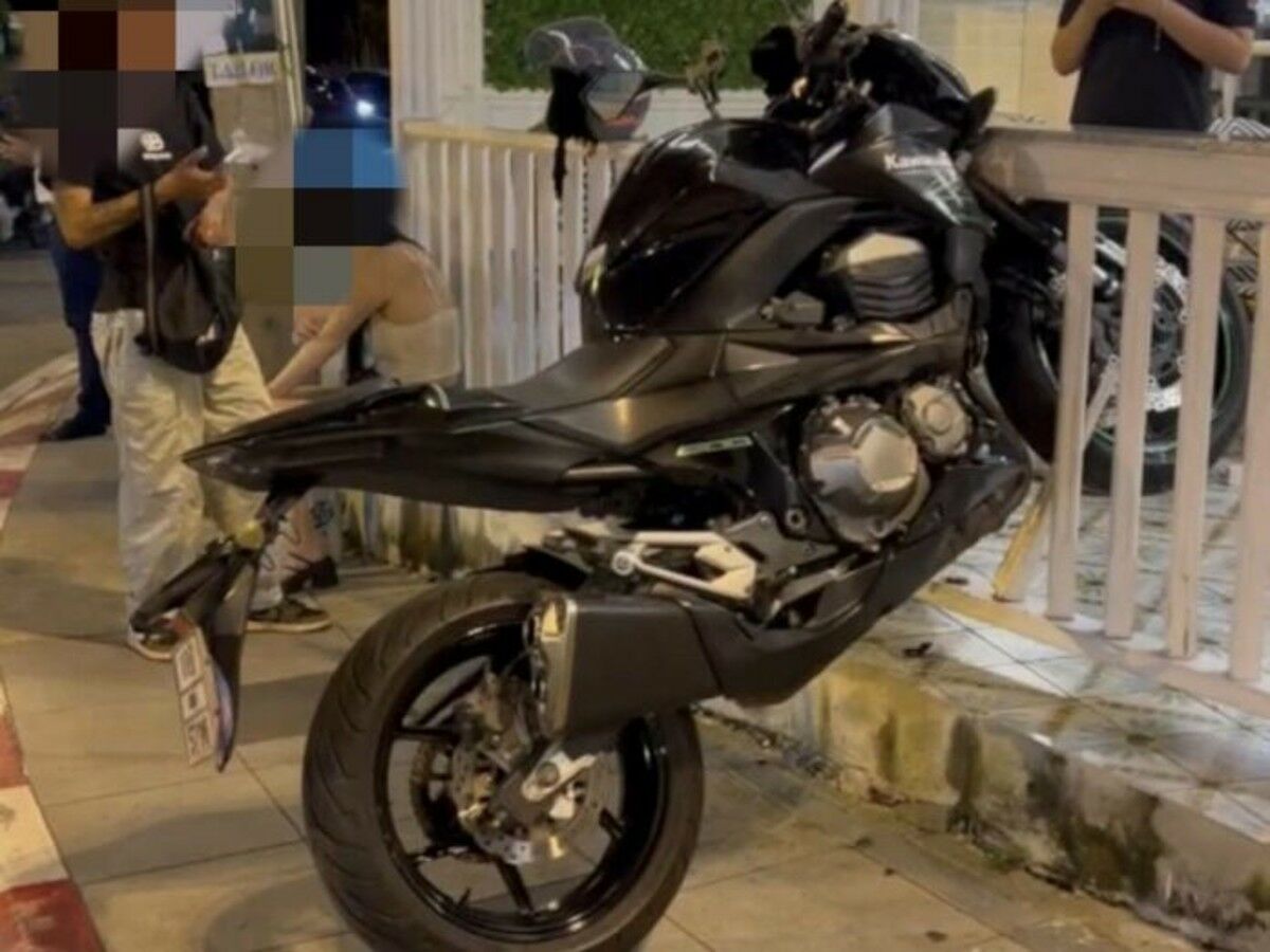 Trouble brewing: Chinese tourists’ bike crashes into Pattaya café