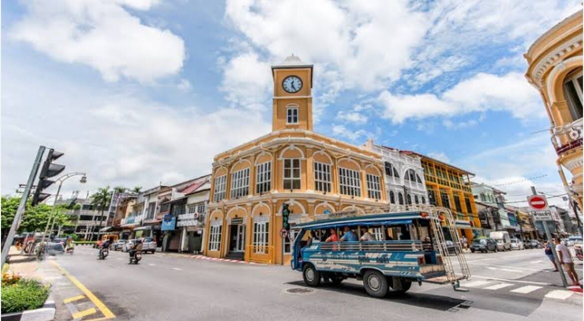 Phuket your plans: Steer clear of roadwork zones at night