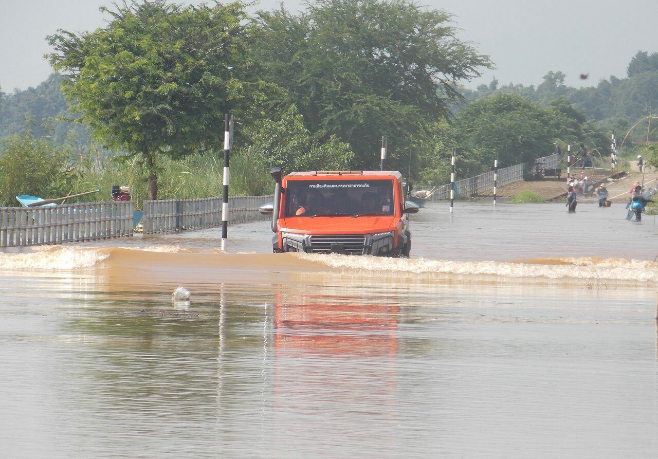 Mekong River floods roads in Nakhon Phanom, warnings issued