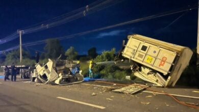 Minor injury in Chon Buri motorway trailer truck collision