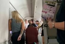 Passengers trapped on ‘sauna’ jet on London to Bangkok flight (video)