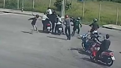 Teen brawl in Samut Prakan causes traffic chaos (video)