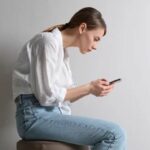 Chinese teen risks paralysis from mobile phone use in poor posture | Thaiger