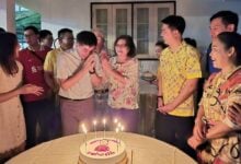 Bang Lamung district chief marks 41st birthday with leaders