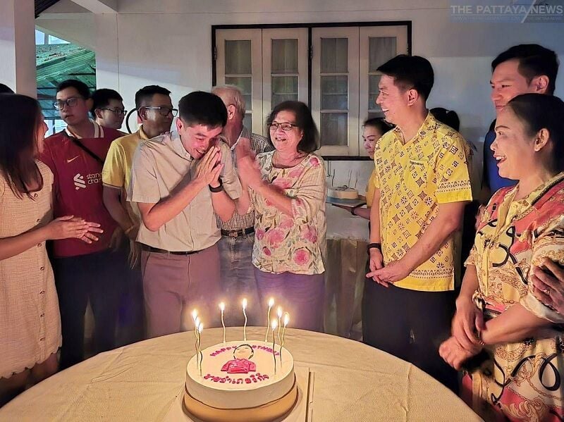 Bang Lamung district chief marks 41st birthday with leaders