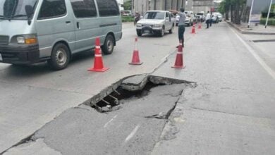 Sinkhole in Lak Si district disrupts traffic near Ministry of Justice