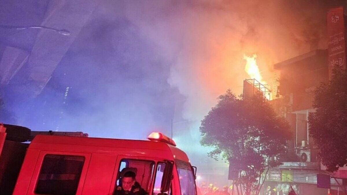 Fire at Bangkok flower shop spreads, injures one person