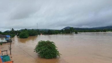 Volunteers clean flood-hit homes in Nan and Chiang Rai