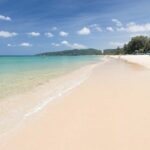 Brawl erupts on Karon Beach between tourists and local workers | Thaiger