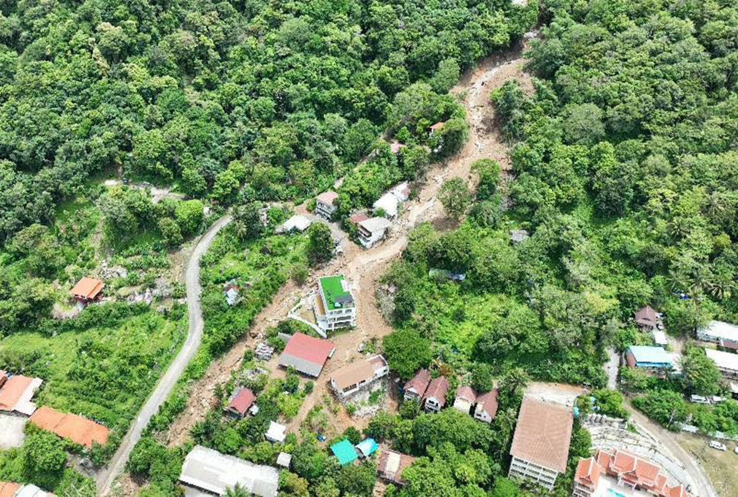 Phuket deadly landslide leaves officials scrambling for answers (video)