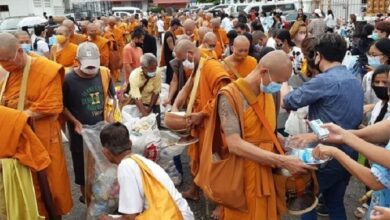 Villagers flock to Pattaya for blessed amulets from revered monk