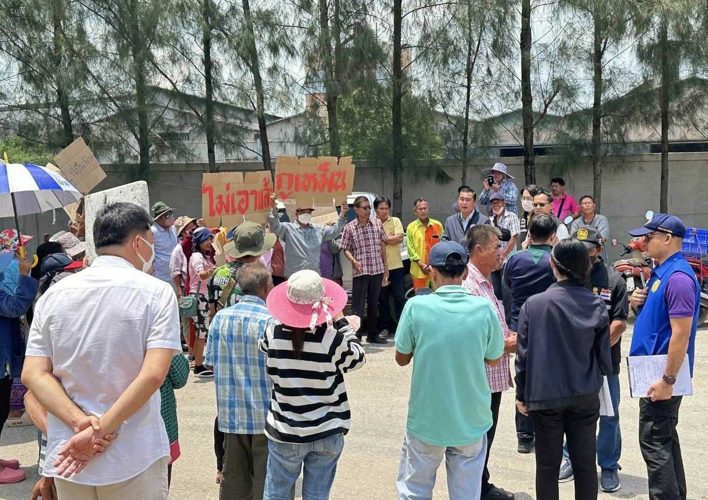 Chon Buri villagers protest against plastic factory malpractice