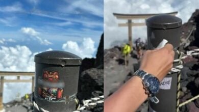 Thai tourist praised for removing sticker from Mount Fuji