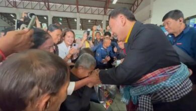 Thaksin visits flood-hit Chiang Rai in sensational homecoming