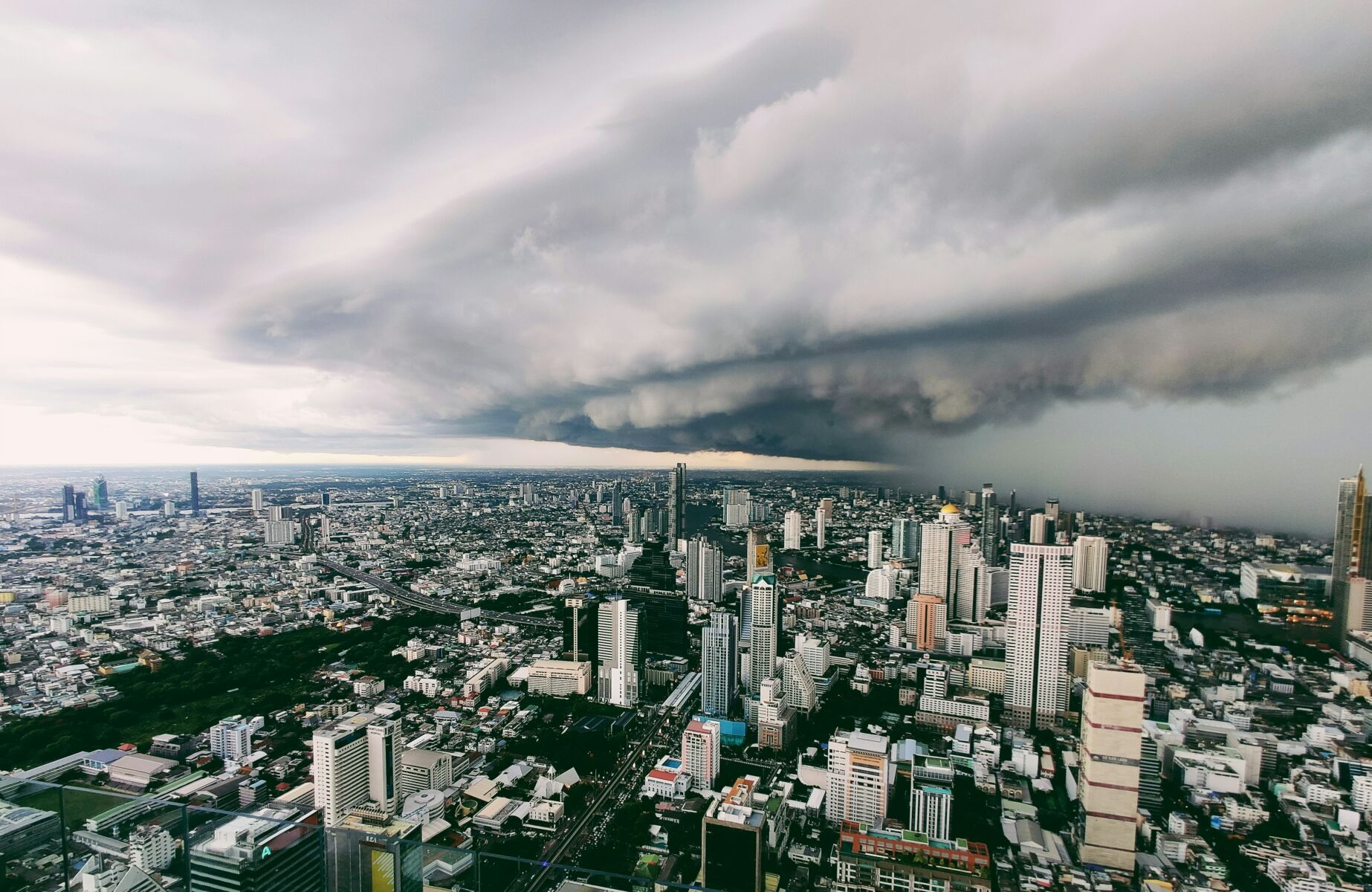 Heavy rains and flash floods to hit 31 Thai provinces tomorrow