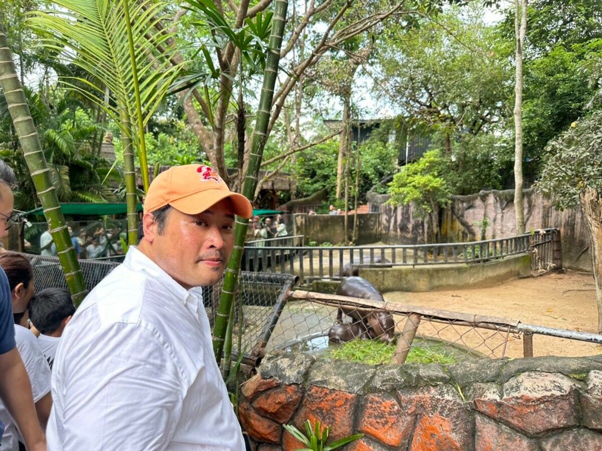 Thai king’s son meets famous pygmy hippo Moo Deng