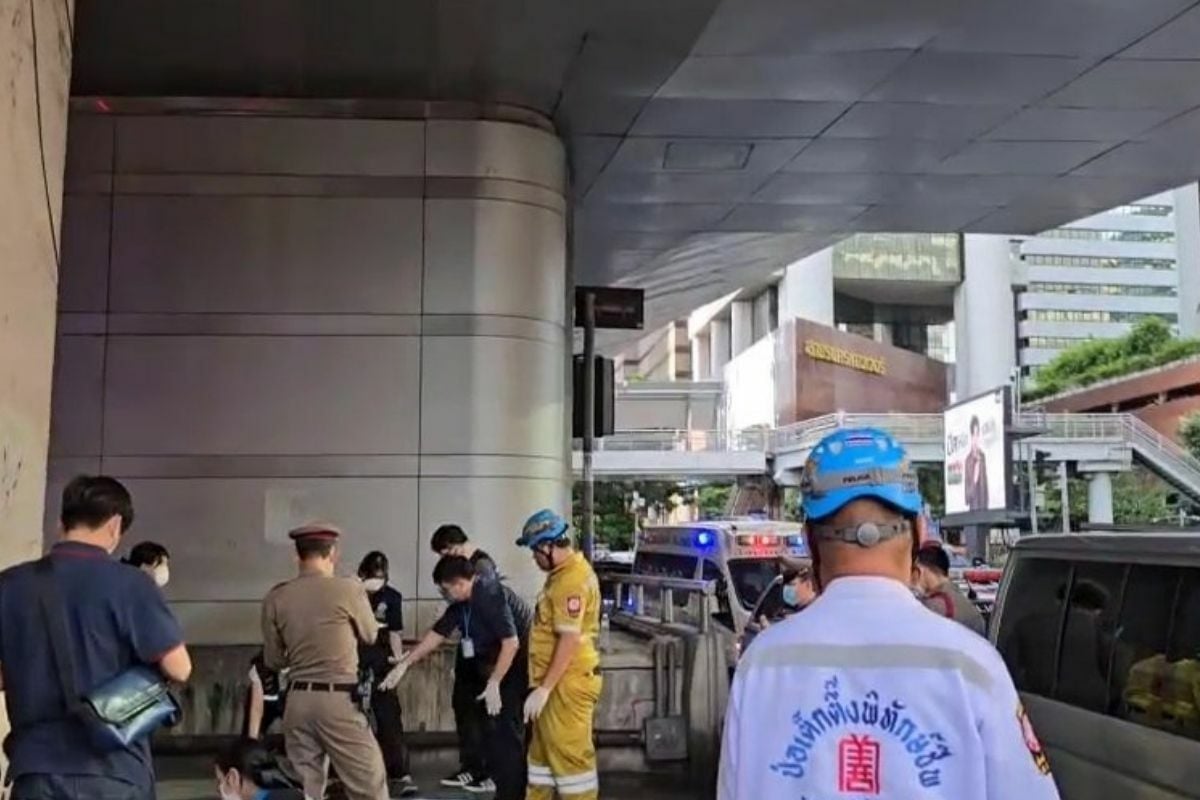 Suspected electric wire thief’s body found in Bangkok skywalk