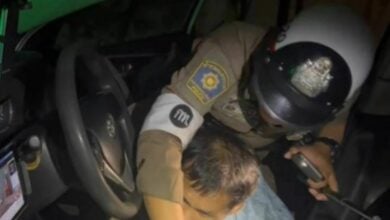 Road-blocking complaint leads to Thai taxi driver arrest for drug use