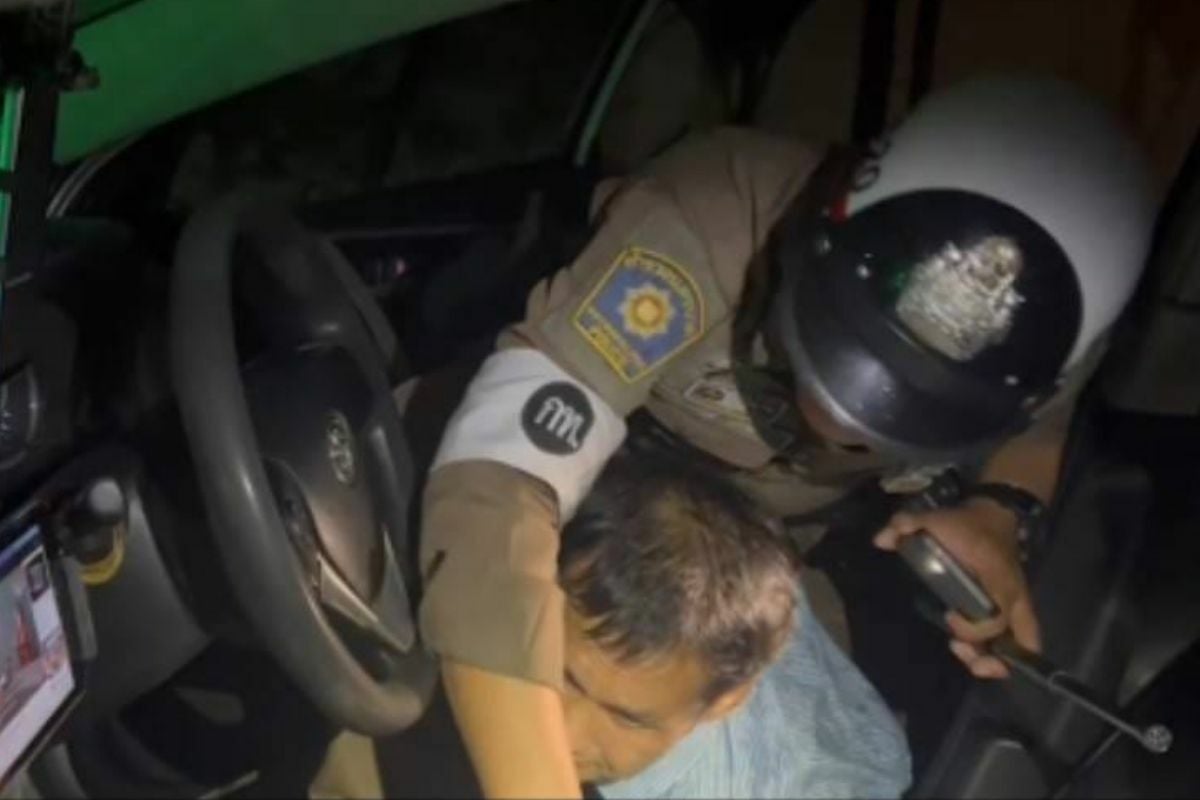 Road-blocking complaint leads to Thai taxi driver arrest for drug use