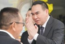 Accidental self-praise of Democrat Party MP amuses Thai netizens