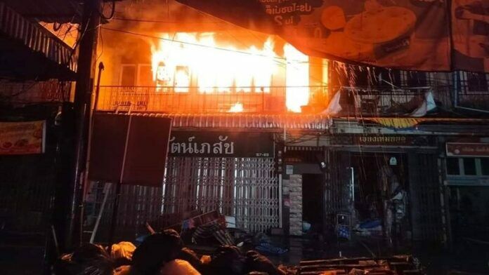 Fire engulfs Chiang Mai market amid heavy rain and flooding