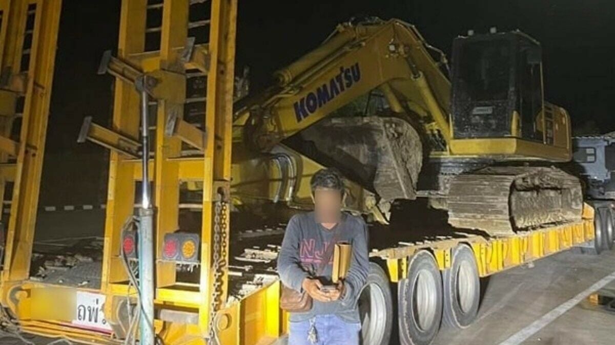 Excavator fined during Chiang Rai flood relief sparks heated debate