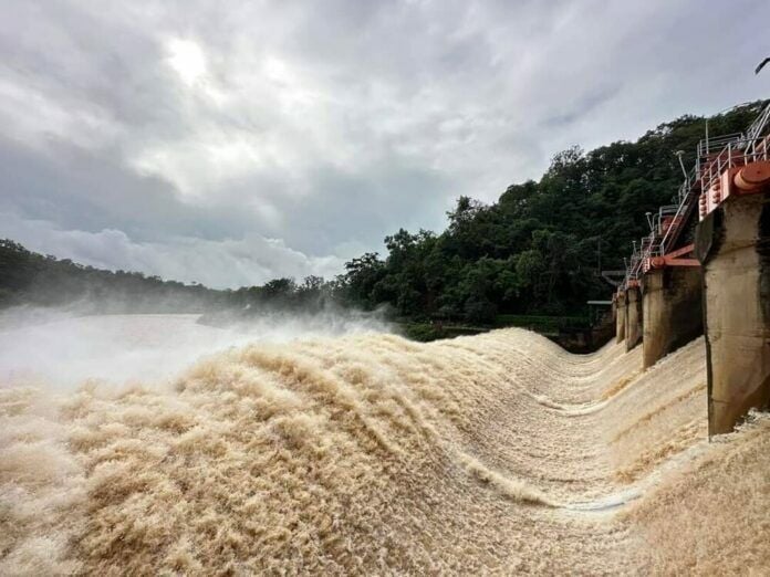 Lampang dams overflow, residents urged to evacuate valuables