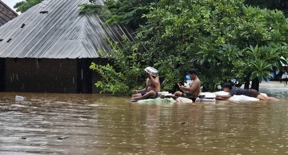 Mae Sot floods: Three days of rain cause severe damage