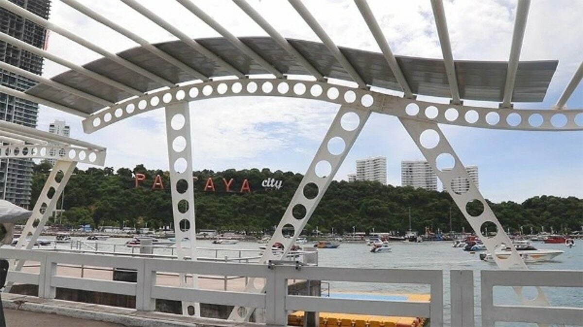 Pattaya: Bali Hai Pier walkway roof finally taking shape