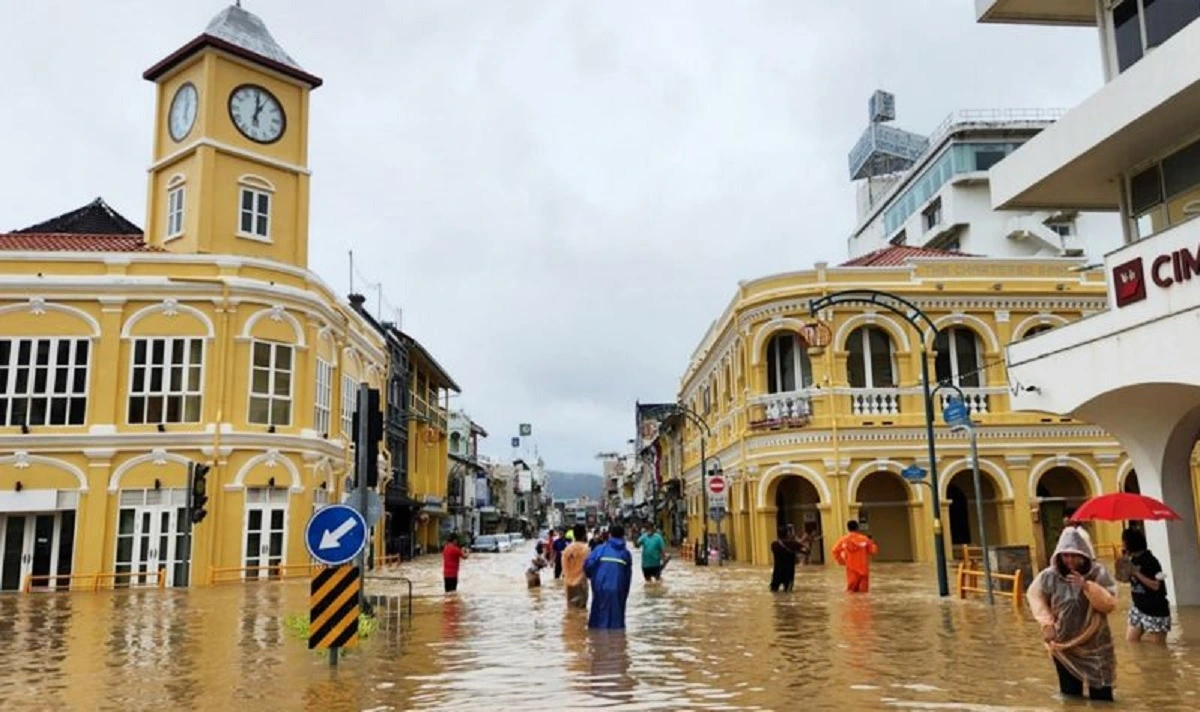 Is it safe to travel to Phuket during Flooding