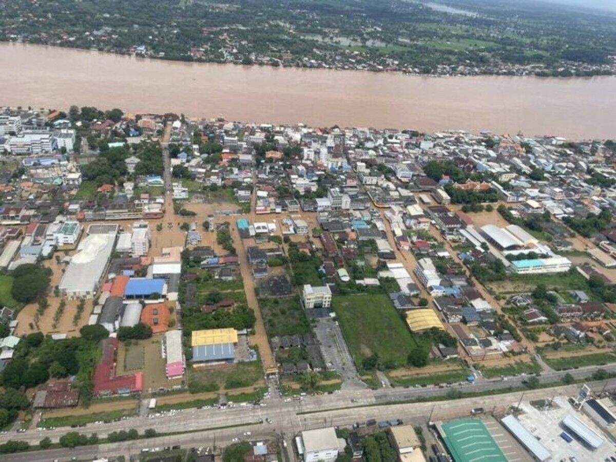 RTAF deploys helicopter to survey Mekong River floods