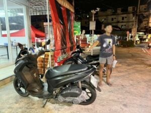 Pattaya: Couple snatches motorbike while noodle shop owner naps