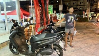 Pattaya: Couple snatches motorbike while noodle shop owner naps