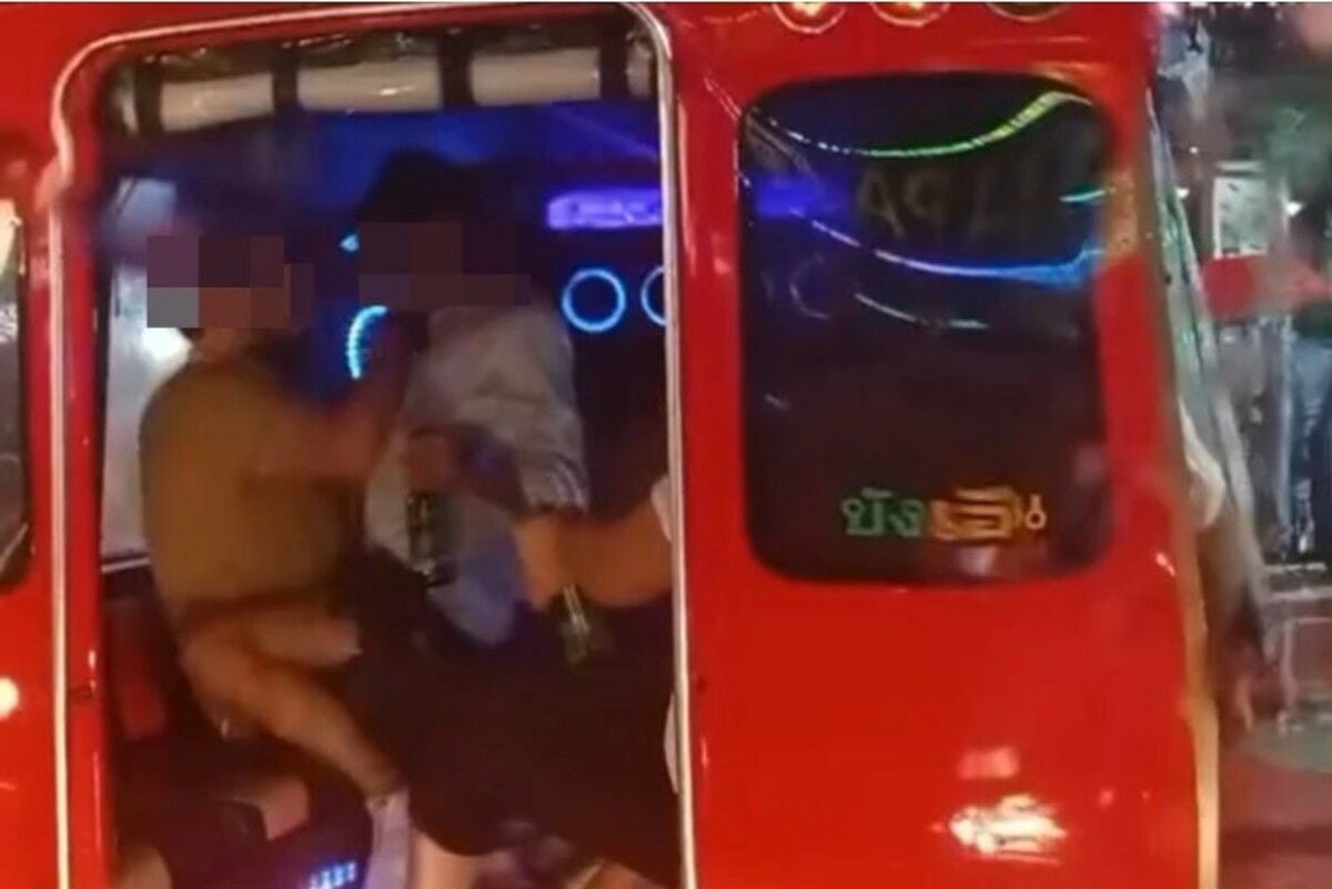 Phuket tourists engage in steamy street show on tuk tuk