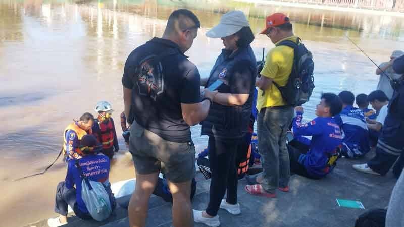 Man falls from tree into Wang River and dies in northern Thailand