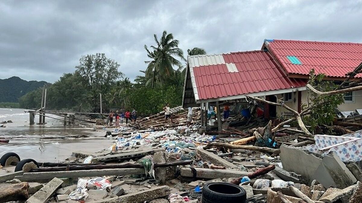 Sea surge devastates Trang village, leaving residents homeless