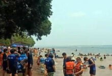 Young boy drowns while family dines at Thailand beach