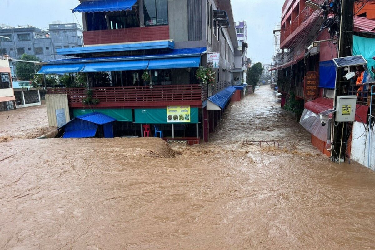 Chiang Rai market shut due to severe flooding