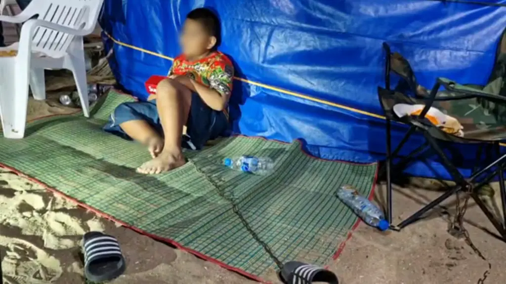 Father chains boy to chair on Pattaya Beach, tests positive for drugs