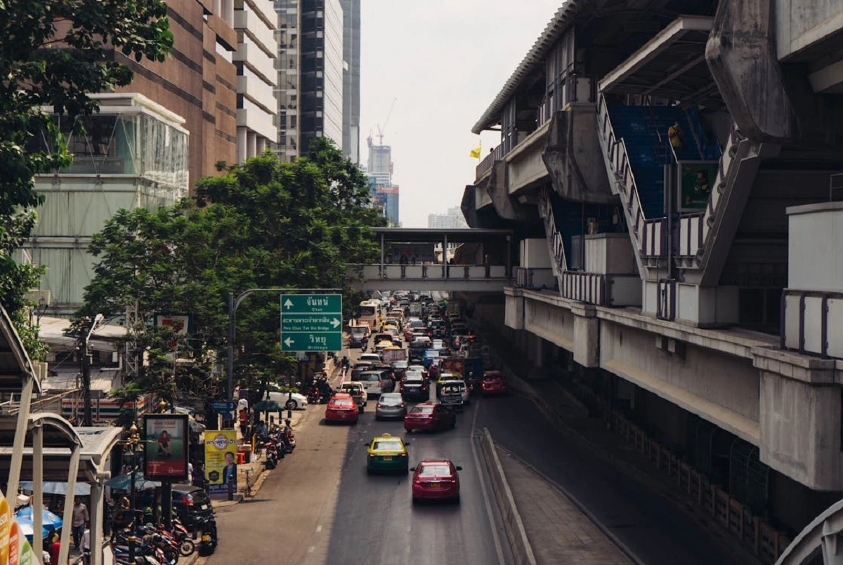 Can foreigner drive cars in Thailand