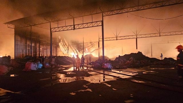 Fire at Samut Sakhon recycling factory triggers urgent evacuation